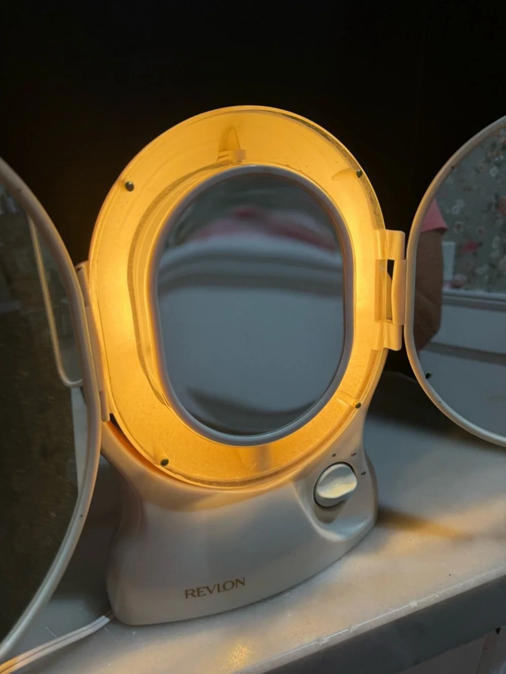 Vintage Revlon Lighted Makeup Mirror Trifold Vanity Flip